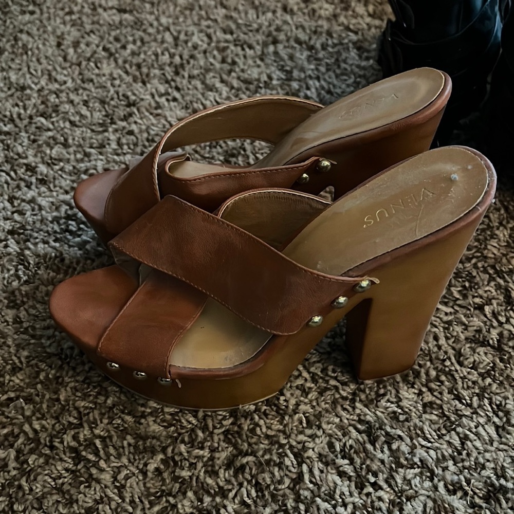 Venus brown heels